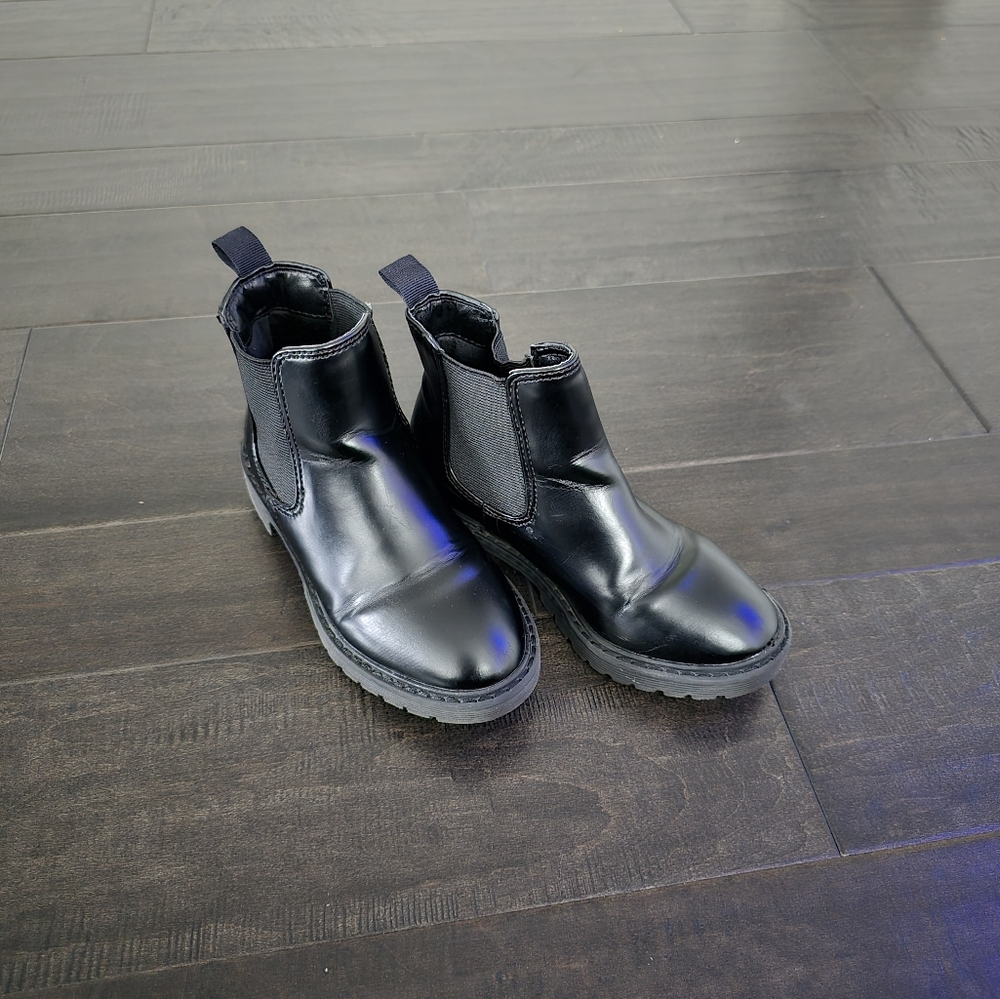 Gap black Chelsea boot, size 11